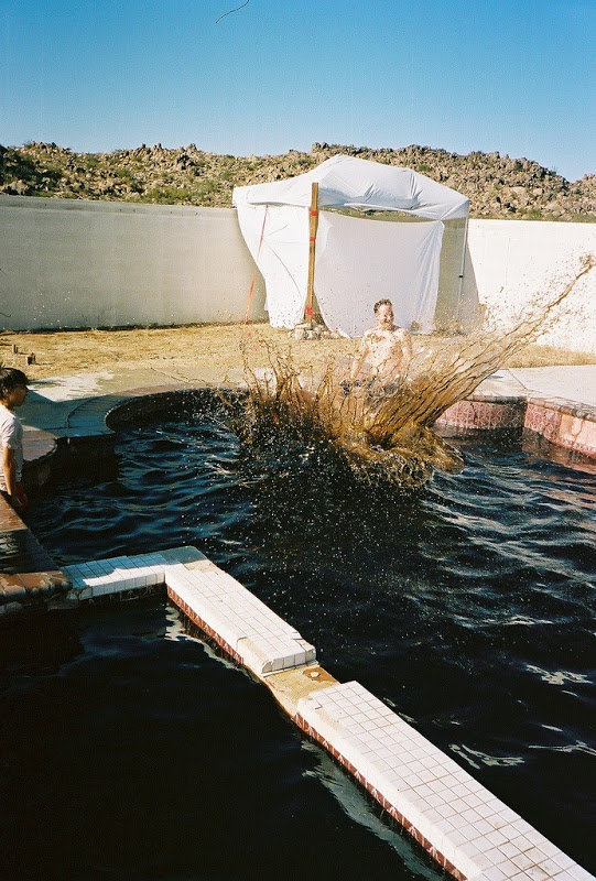 صور أول حمام سباحة في العالم من الكولا