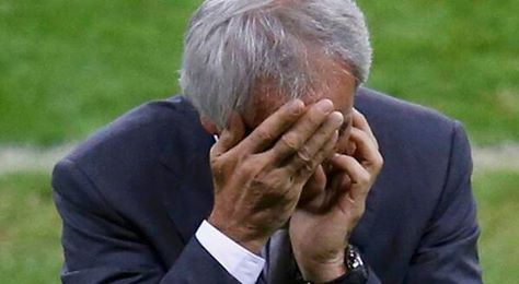 بالصور بكاء وحيد حاللوزيتش بعد انتهاء مباراة الجزائر وألمانيا في كأس العالم 2014