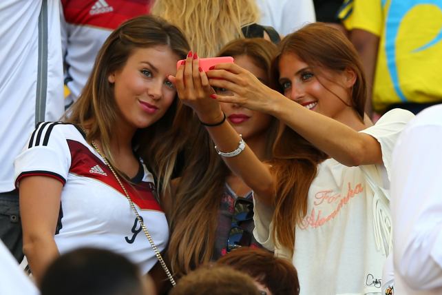 صور زوجات وصديقات لاعبي ألمانيا وفرنسا في كأس العالم 2014