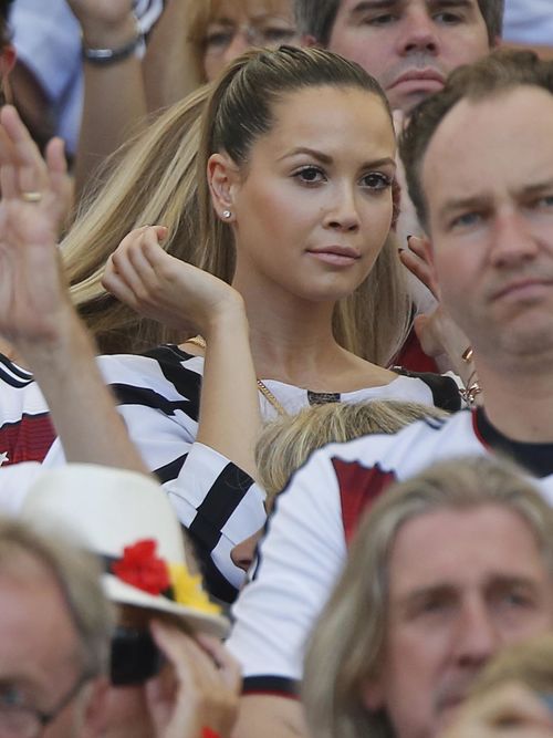 صور زوجات وصديقات لاعبي ألمانيا وفرنسا في كأس العالم 2014