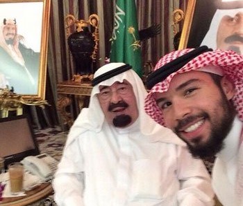 صور الملك عبد الله على طريقة السيلفى تشعل الفيس بوك وتويتر