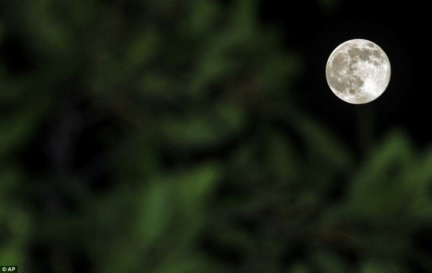 بالصور لقطات ظاهرة سوبر قمر أو القمر العملاق في جميع أنحاء العالم