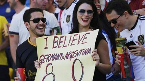 بالصور مشجعة ألمانية تتوقع فوز ألمانيا على الأرجنتين في كأس العالم 2014