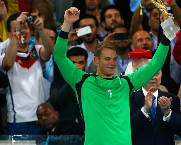 بالصور تعليق الحارس الالماني نوير بعد الفوز بكأس العالم 2014