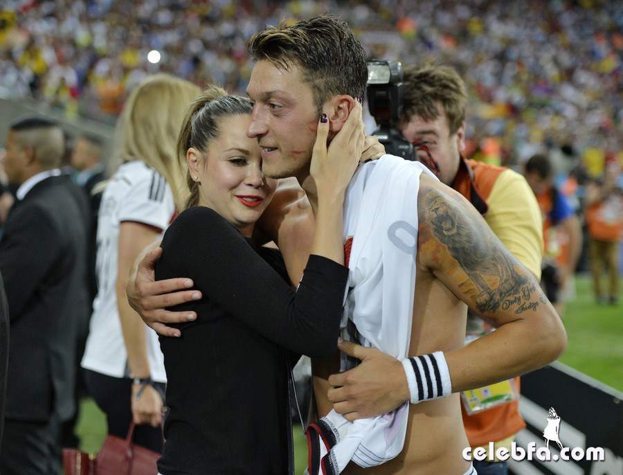 صور احتفال صديقات وزوجات لاعبي ألمانيا بكأس العالم 2014