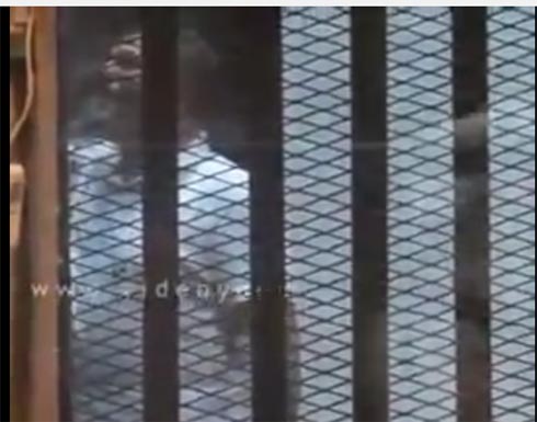 بالفيديو مرسي في محاكمته يهتف لبيك ياغزة