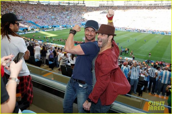 صور جيرارد بتلر مع ريهانا في مباراة نهائي كأس العالم 2014