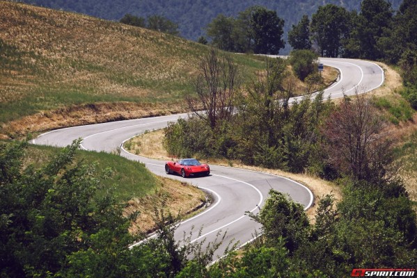 صور سيارة مارك زوكربيرج الجديدة من نوع Pagani Huayra