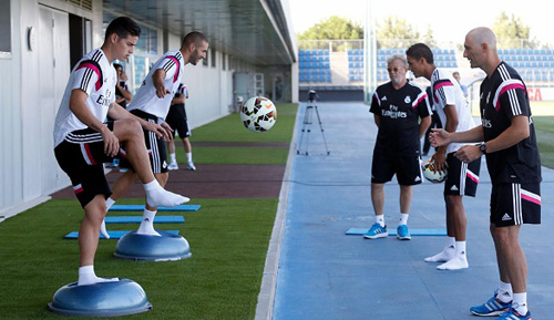 صور تدريبات جيمس رودريغيز لأول مرة مع ريال مدريد 2014