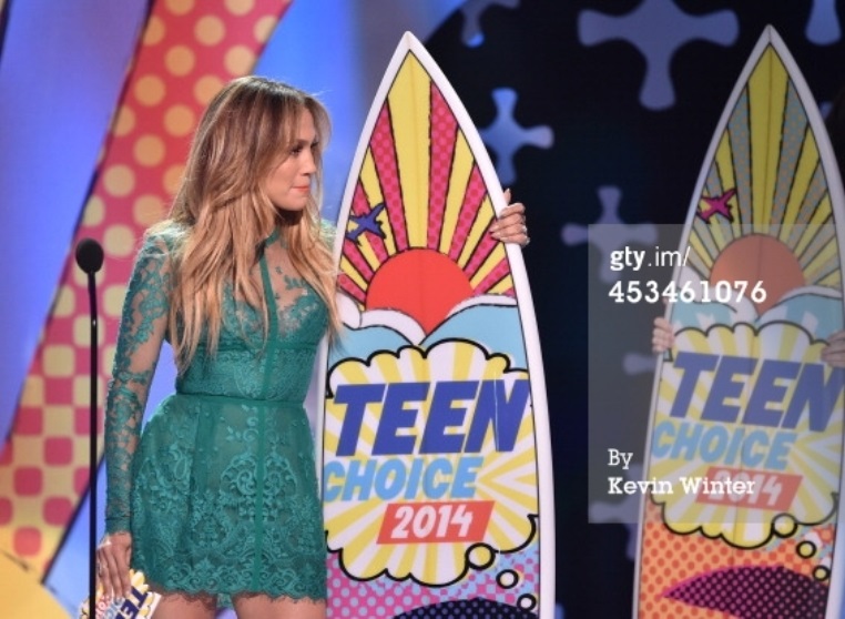 صور جينيفر لوبيز في حفل توزيع جوائز Teen Choice Awards 2014