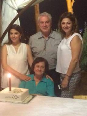 صور ماجدة الرومي وهي تحتفل بعيد ميلاد والدتها , صور ماجدة الرومي مع والدتها