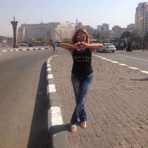 صور رزان مغربي وهي تحتفل بعيد ميلادها في شوارع القاهرة 2014