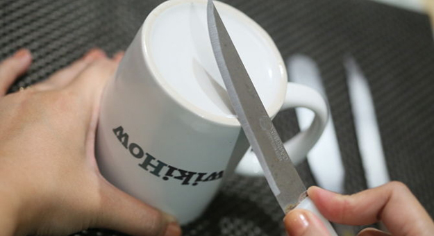 بالفيديو طريقة سن السكين بواسطة فنجان