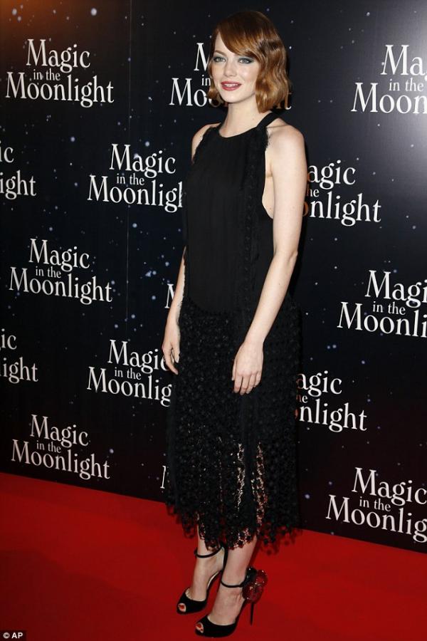 صور إيما ستون في حفل عرض فيلمها the Magic In The Moonlight في باريس