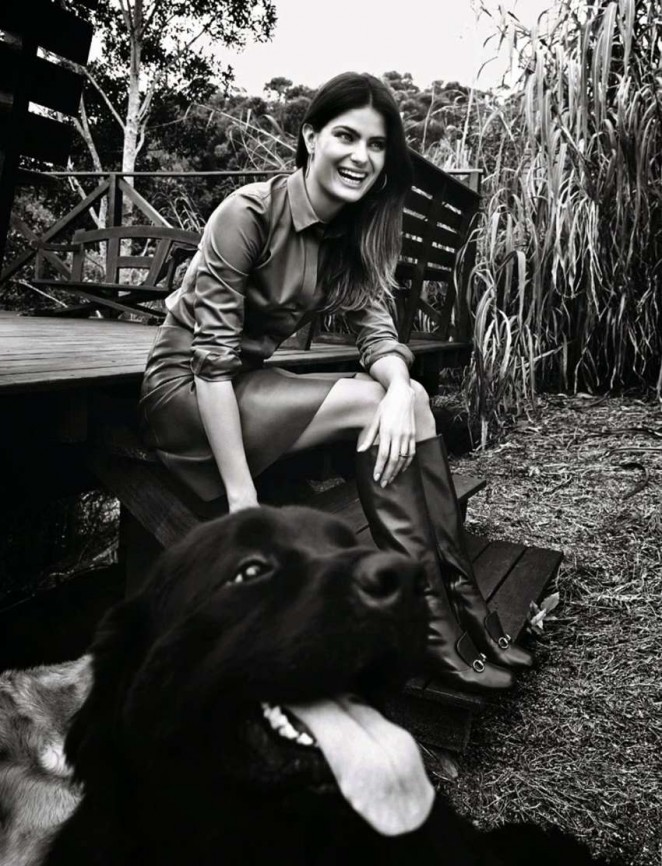 صور إيزابيلي فونتانا على غلاف مجلة تلغراف البريطانية 2014