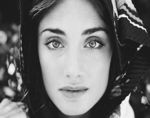 صور دينيز باكيزا بطلة مسلسل الهاوبة بالحجاب 2015