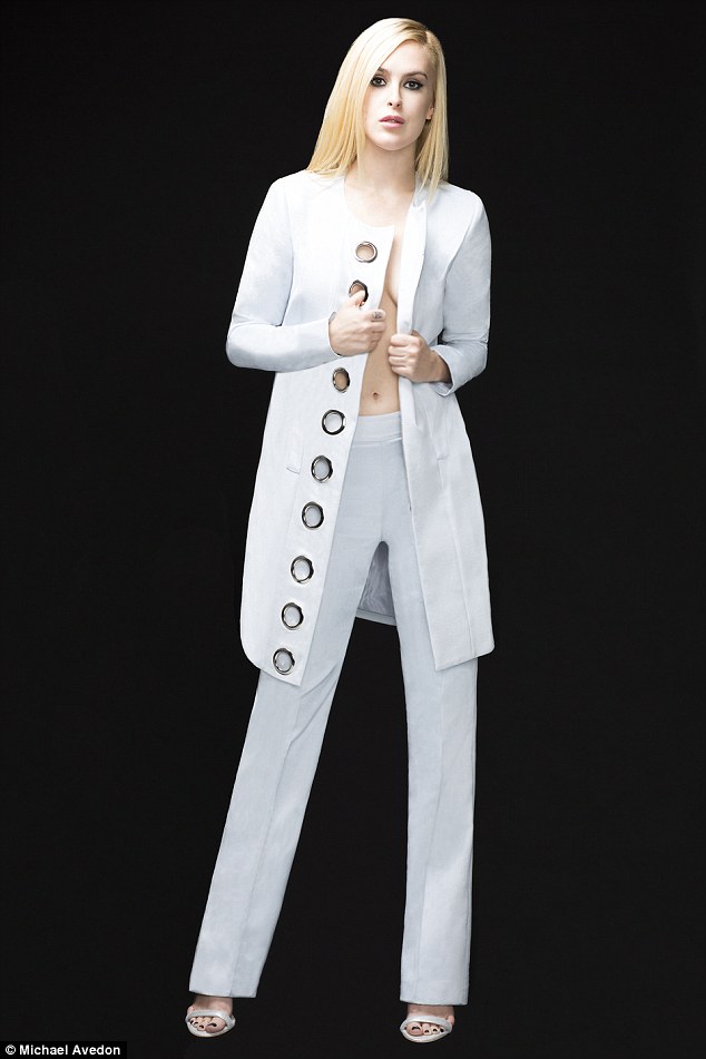 صور رومر ويليس في عرض أزياء فرانشيسكا فوكس ss 2015