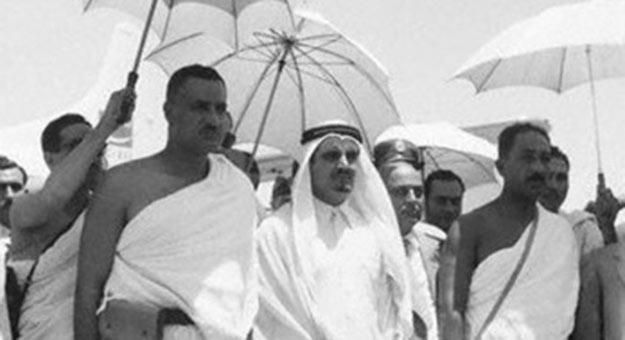 صور زعماء ورؤساء الدول العربية بملابس الاحرام