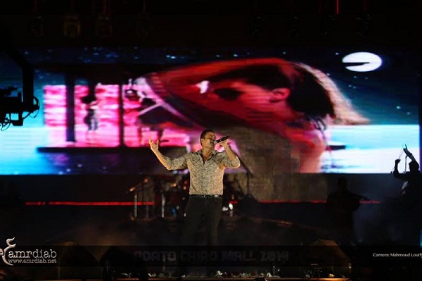 صور حفلة عمرو دياب في بورتو كايرو 1-10-2014 احتفالا بألبوم شفت الايام