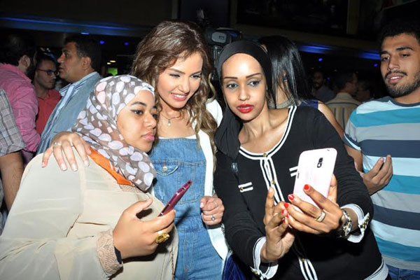 صور دينا فؤاد في حفل عرض فيلم المواطن برص في سينما نايل سيتي