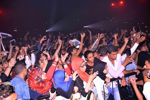 صور حفلة تامر حسني في ملعب الهوكي 2014