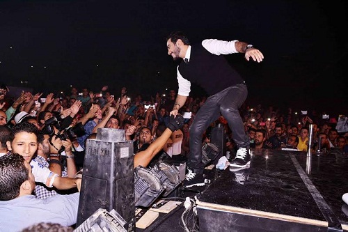 صور حفلة تامر حسني في ملعب الهوكي 2014