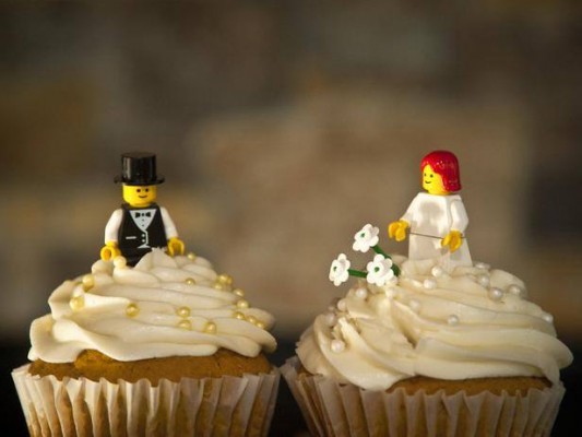 بالصور أفكار جميلة لتزيين كعكة الزفاف 2015