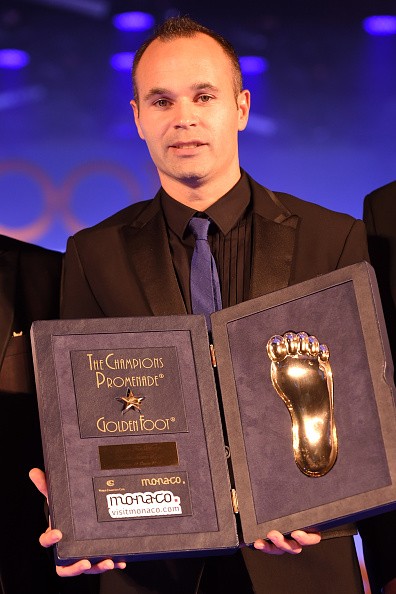 صور تتويج انيستا بجائزة القدم الذهبية 2014 في موناكو