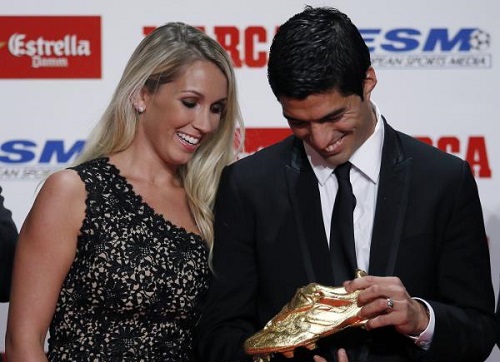 بالصور لويس سواريز يحصل على جائزة الحذاء الذهبي كأفضل هداف لموسم 2013-2014