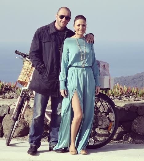 صور سيرين عبد النور مع زوجها في جزر سانتوريني اليونانية 2015