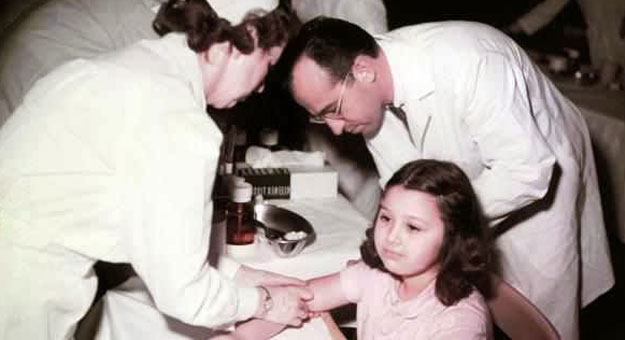 تعرف على يوناس سولك مخترع لقاح شلل الأطفال