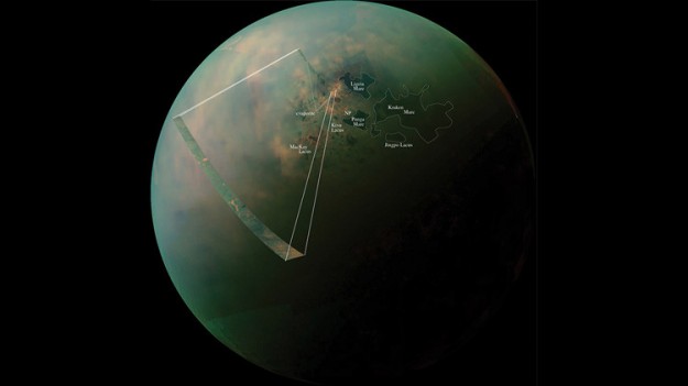 صور قمر تيتان أكبر أقمار كوكب زحل