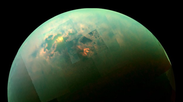 صور قمر تيتان أكبر أقمار كوكب زحل