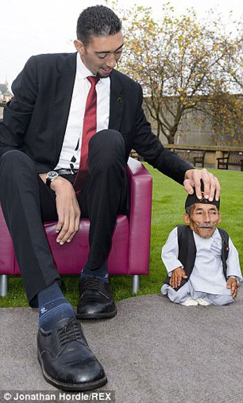 صور أطول وأقصر رجلين فى العالم في لندن 2014