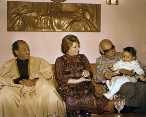 صور خاصة من حياة الرئيس محمد أنور السادات العائلية