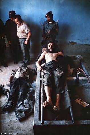 صور نادرة للزعيم الكوبي تشي جيفارا بعد إعدامه