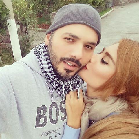 صور داليدا وهي تقبل زوجها رامي عياش في تركيا