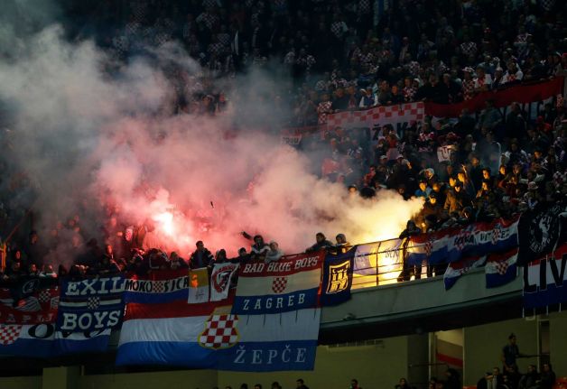 صور شغب المشجعين في مباراة كرواتيا وايطاليا