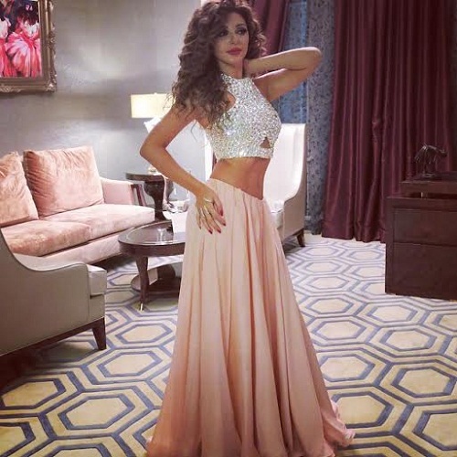 صور ميريام فارس وهي ترتدي فستان مكشوف البطن والظهر 2015