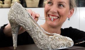 صورة أغلى حذاء في العالم بسعر 1.3 مليون دولار في دبي