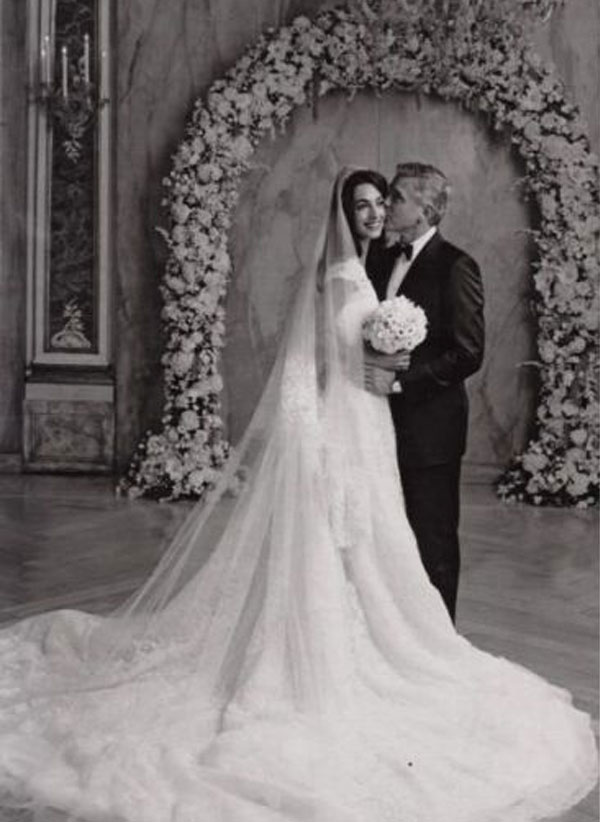 صور حفل زفاف جورج كلوني وأمل علم الدين على مجلة hello
