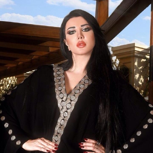 صور جيني إسبر بالعباية السوداء الخليجية 2015