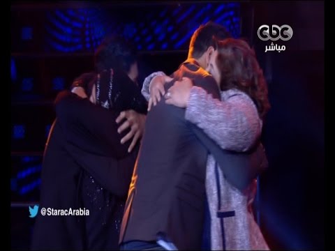 بالفيديو لحظة دخول والدة محمد شاهين ومينا عطا الى مسرح ستار اكاديمي 10