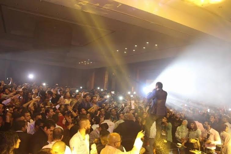 صور حفلة تامر حسني في فندق موفمبيك كيونت 2014