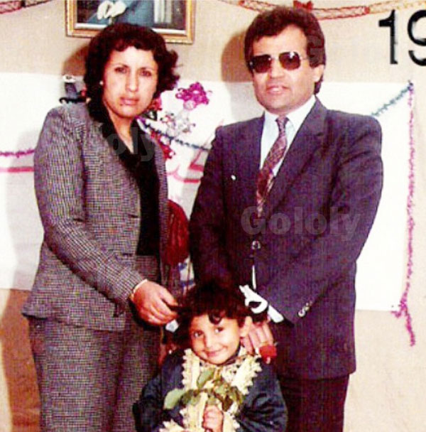 صور شذى حسون وهي طفلة صغيرة مع والديها 2014
