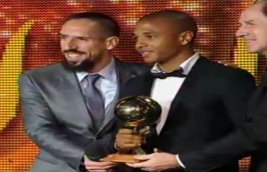 ياسين براهيمي يحصل على جائزة أفضل لاعب جزائري 2014