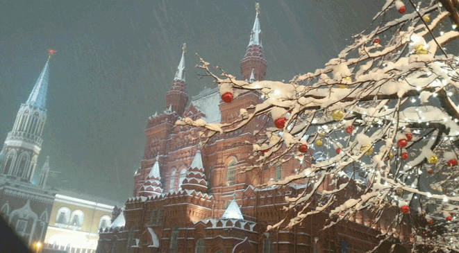 صور زينة وأضواء أعياد الميلاد في موسكو 2014/2015