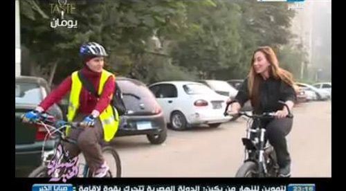 صور ريهام سعيد وهي تقود الدراجة الهوائية في شوارع القاهرة