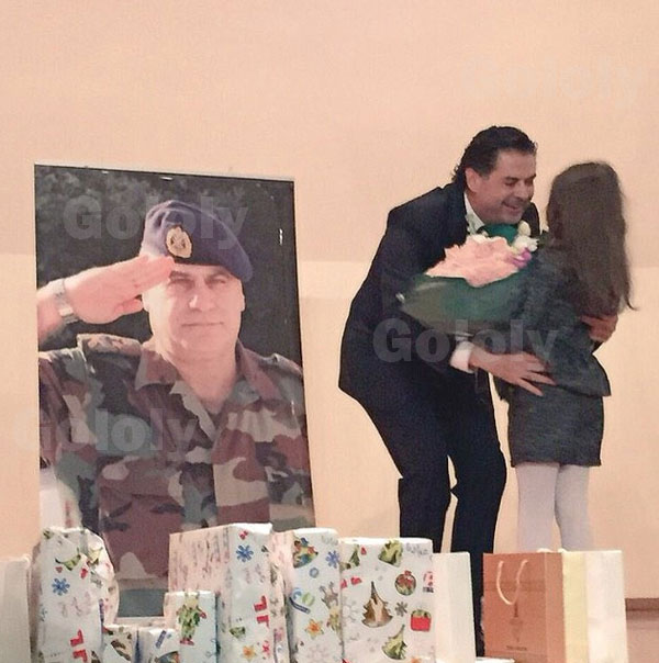 صور راغب علامة وهو يحتفل تحتفل بالكريسماس مع أطفال شهداء الجيش اللبناني 2015