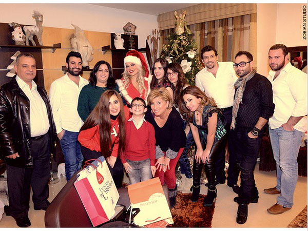 صور مادلين مطر وهي تحتفل بالكريسماس مع عائلتها 2015